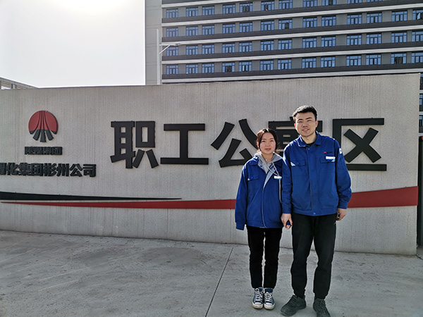 剛下夜班的趙嚴、連妮妮.jpg