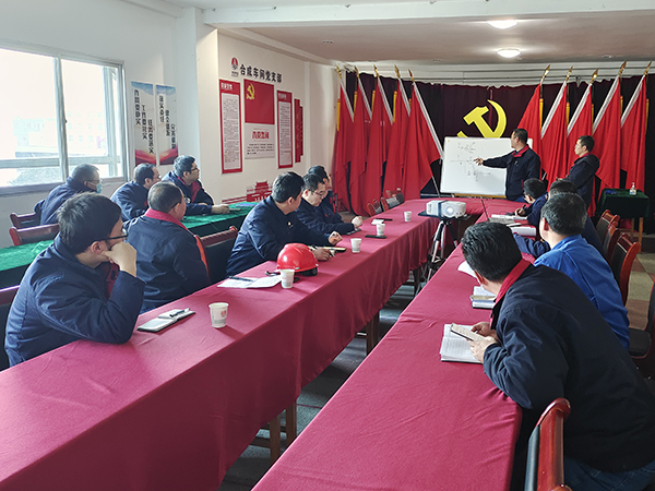 12月27日14：10，合成車間工藝人員講解工藝流程.jpg