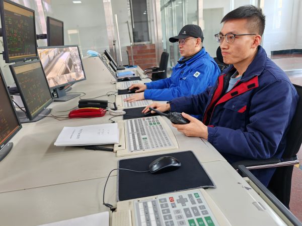 2月9日，尿素車間化工一班中控李剛1.jpg