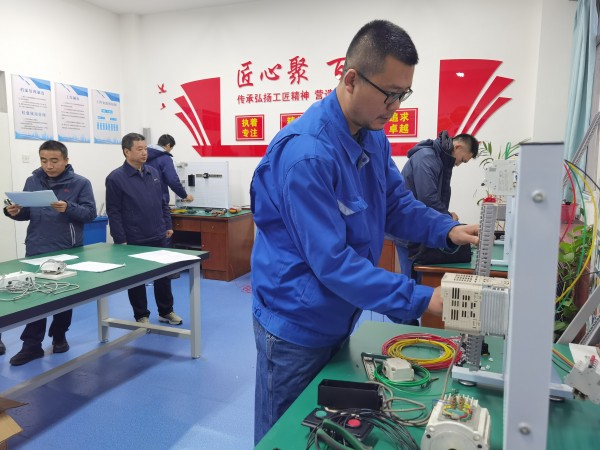12月26日，電氣高級工實操比賽現(xiàn)場.jpg